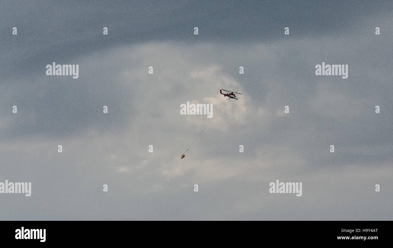 Das Big Windy Complex Wildlands Fire, das sich in der Nähe von Galice und Merlin, Oregon, befand, war ein bedeutendes Waldbrand-Ereignis, das von verschiedenen Bundesbehörden, einschließlich des USDA Forest Service und USFS, verwaltet wurde. Der Brand betraf einen großen Teil des Landes und umfasste komplexe Strategien zur Brandbekämpfung zum Schutz der Wildtiere und der natürlichen Ressourcen in der Region. Stockfoto