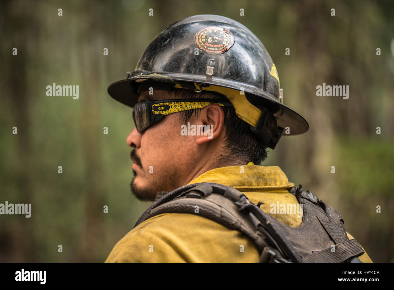 Ein Waldbrand im Big Windy Complex in der Nähe von Galice, Oregon, der vom USDA Forest Service verwaltet wird, zeigt die anhaltenden Bemühungen um die Brandbekämpfung. Stockfoto