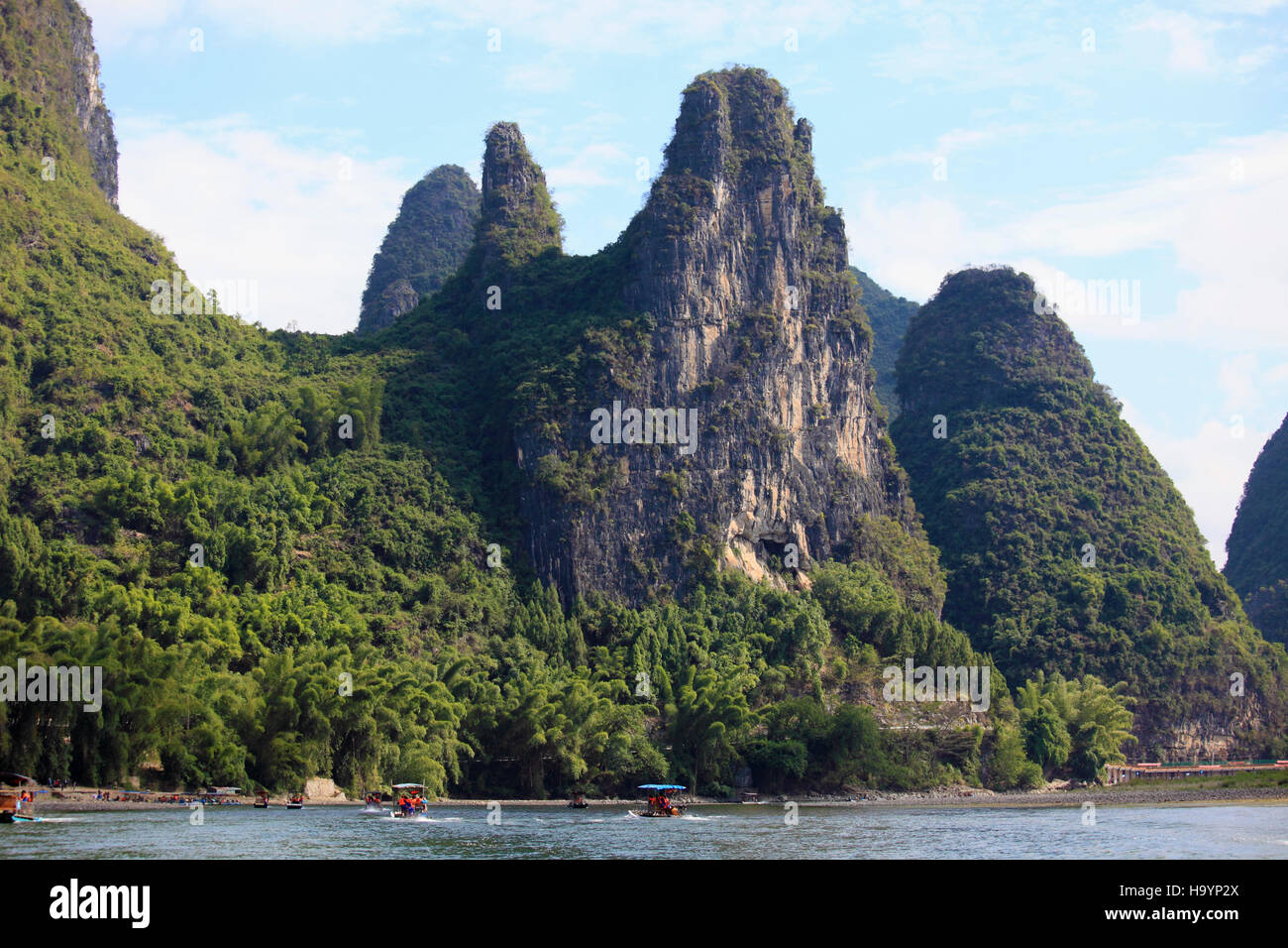 China, Guangxi, Xingping, Li-Fluss, Karstlandschaft, Kalksteinhügel, Stockfoto