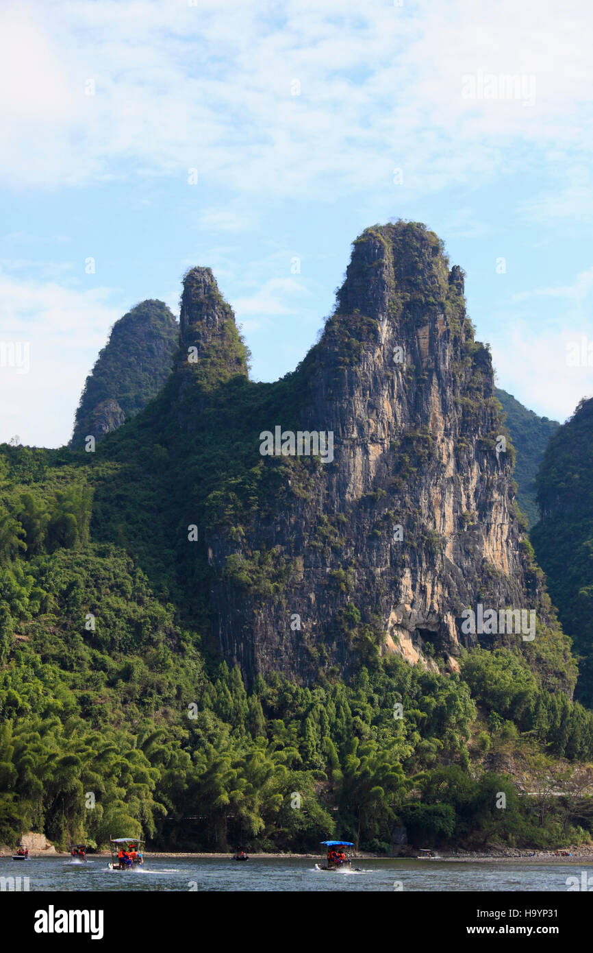 China, Guangxi, Xingping, Li-Fluss, Karstlandschaft, Kalksteinhügel, Stockfoto