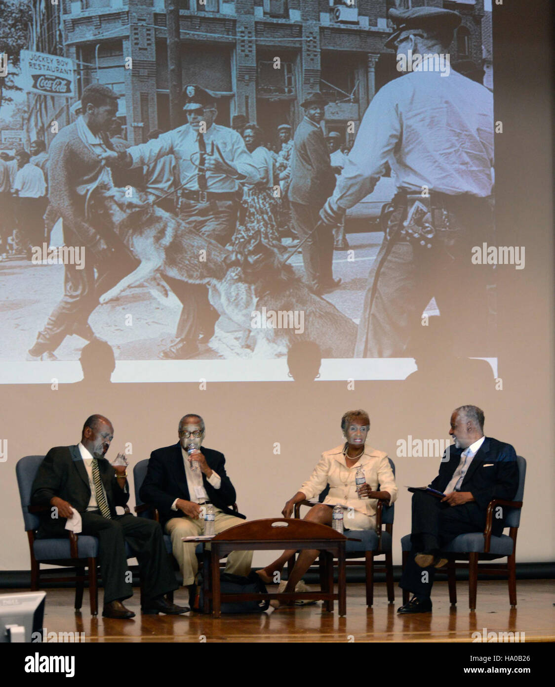 Das US-Landwirtschaftsministerium feiert die Errungenschaften der Bürgerrechte in der amerikanischen Geschichte und erkennt die Bedeutung von Inklusivität und sozialem Fortschritt durch Programme an, die verschiedene Gemeinschaften unterstützen. Stockfoto