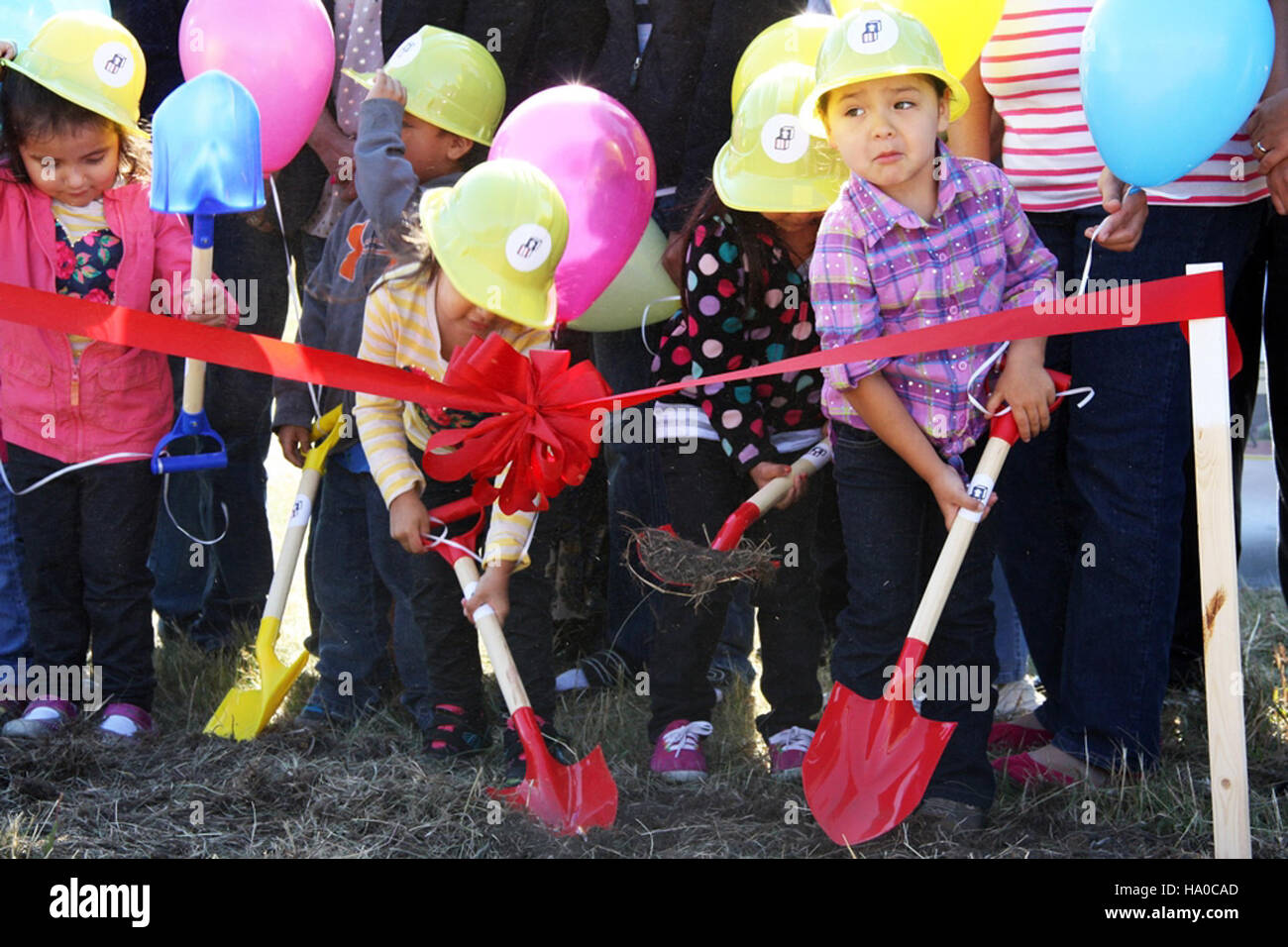 Die Schüler nehmen an einer Bildungsveranstaltung in einem zukünftigen Head Start Building Teil, in der das Engagement des USDA für die Förderung der frühkindlichen Bildung und der Gemeindeentwicklung hervorgehoben wird. Stockfoto