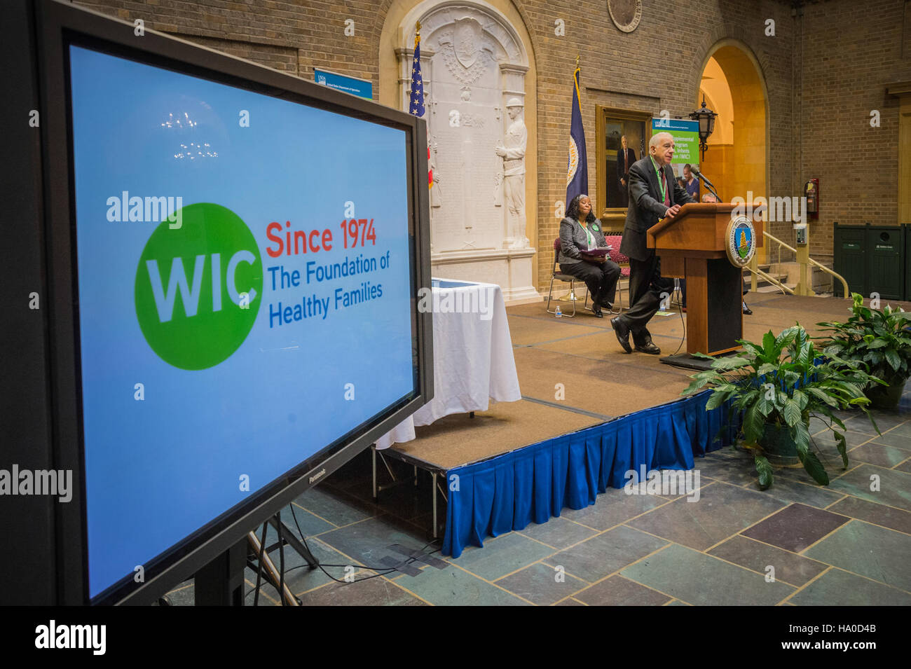 Das 40. Jahrestag des Women, Säuglinge, und Kinder (WIC)-Programms wurde vom USDA gefeiert. Dieses Programm bietet wichtige Ernährungshilfe für Frauen, Kleinkinder und Kinder mit niedrigem Einkommen und fördert Gesundheit und Wohlbefinden durch Bildung und Unterstützung. Stockfoto