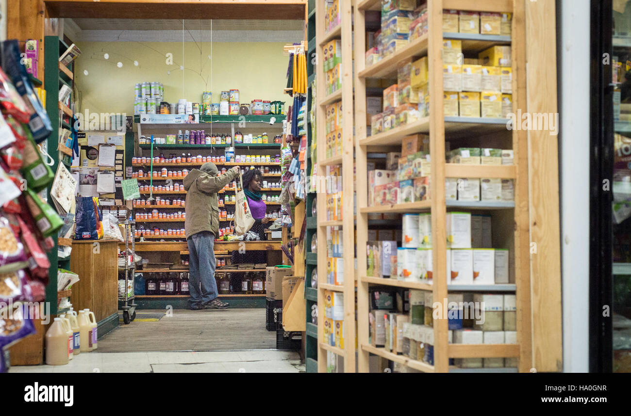 Die Initiative des USDA zur Entwicklung des ländlichen Raums unterstützte die lokalen Gemeinden durch die Unterstützung kooperativer Bemühungen zur Verbesserung der Landwirtschaft, der Infrastruktur und nachhaltiger Praktiken in der Region Mount Rainier. Stockfoto