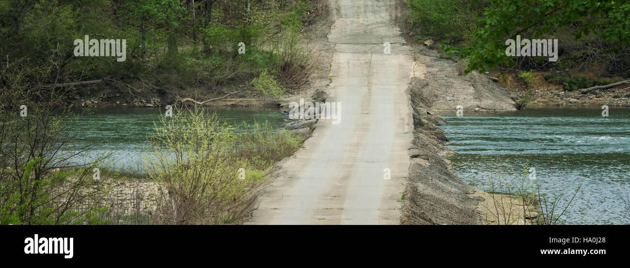 Diese Initiative beleuchtet Kulturdenkmäler wie das Honey Springs Visitors' Center, das sich mit der Geschichte ehemaliger Sklaven und den Beiträgen von All-Black Towns im Rahmen verschiedener Gemeinschaftsprogramme und Bemühungen um die Erhaltung der Geschichte befasst. Stockfoto