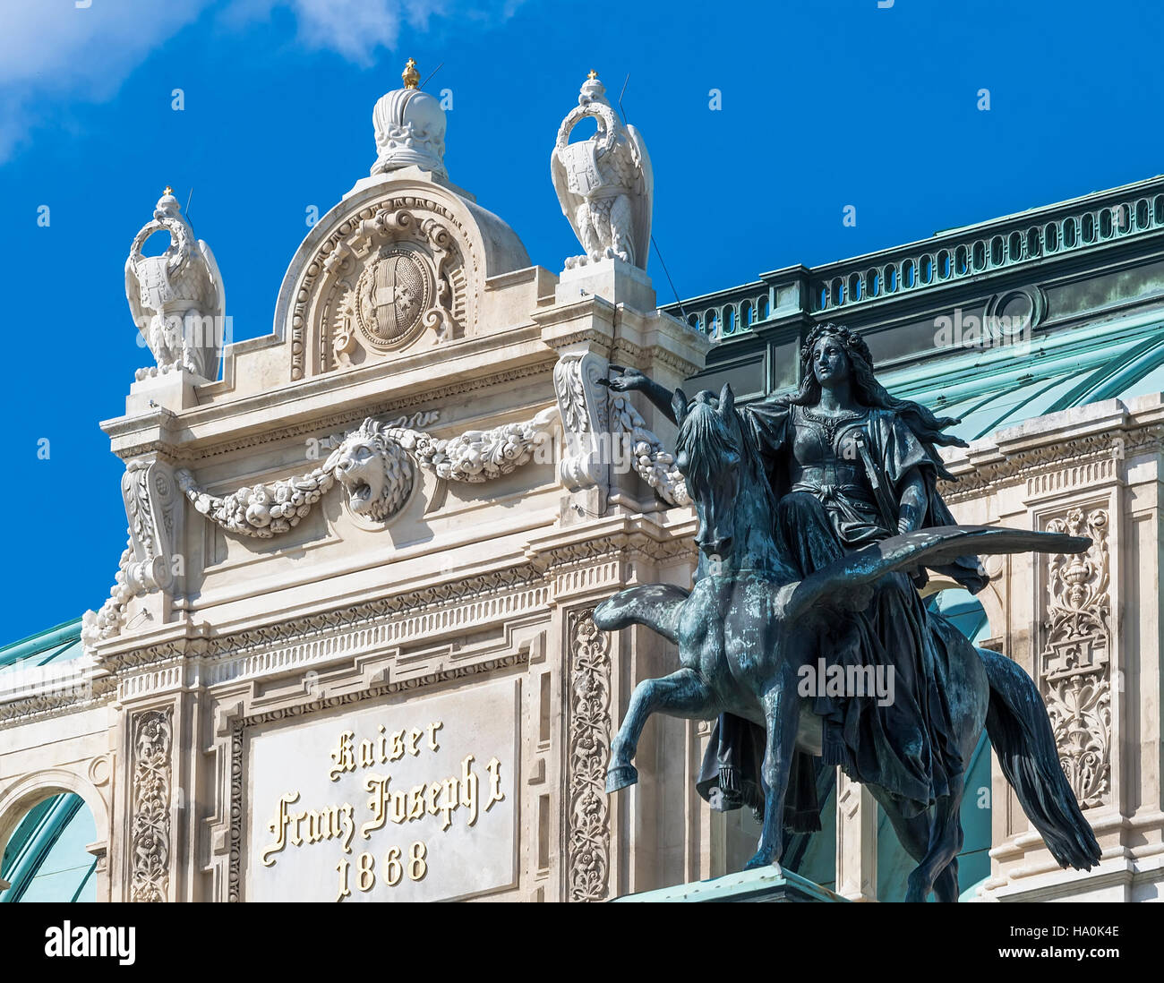 Skulpturkomposition dem Haupteingang an der Wiener Staatsoper. Österreich Stockfoto