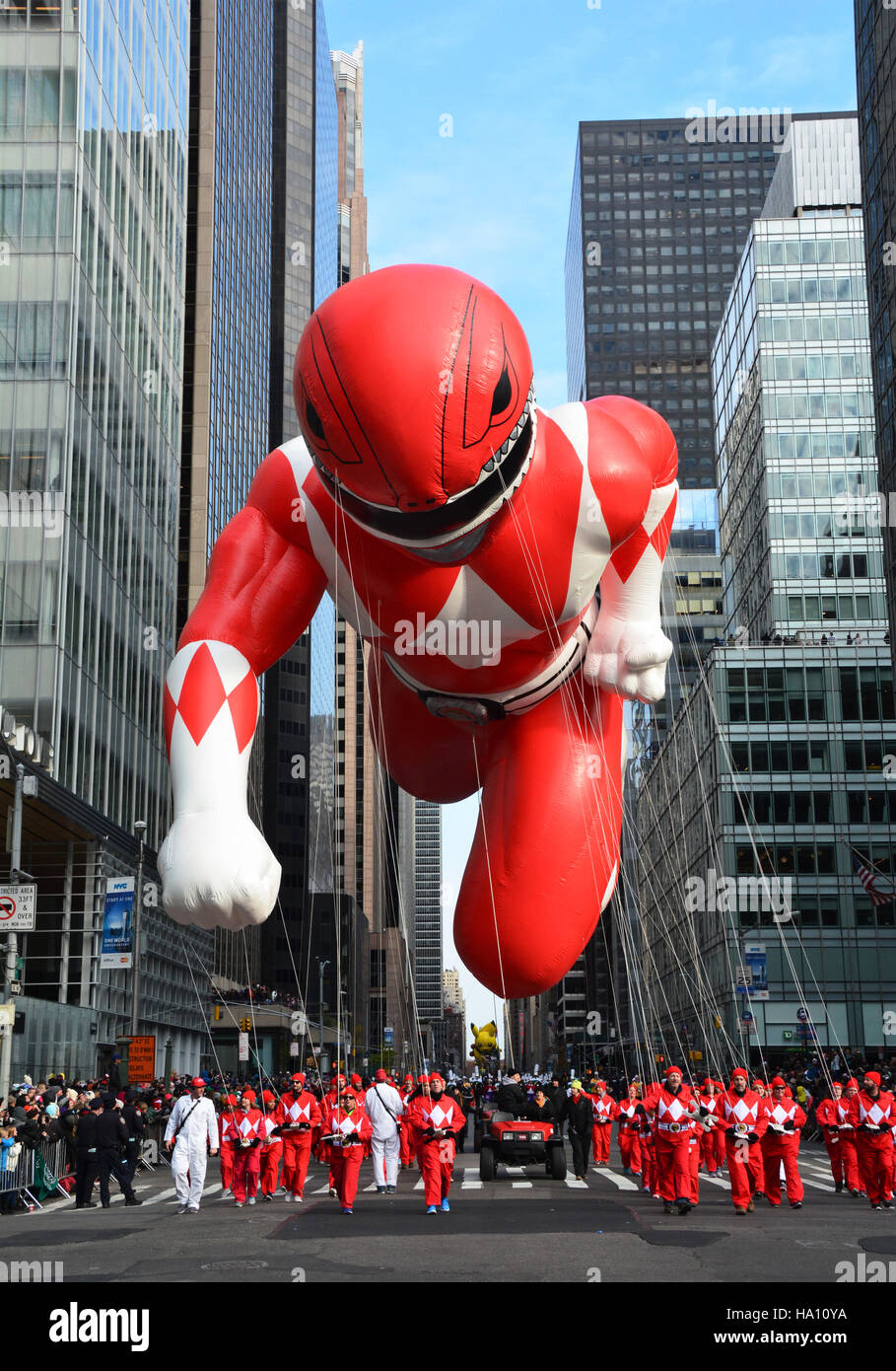 Roter mächtiger morphin power ranger -Fotos und -Bildmaterial in hoher ...