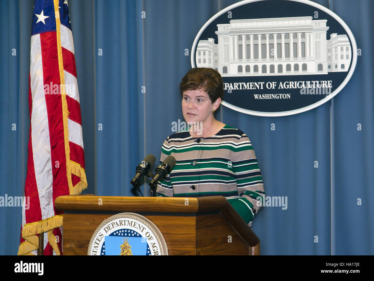 Landwirtschaftsminister Tom Vilsack und stellvertretende Sekretärin Krysta Harden trafen sich mit der National Association of State Department of Agriculture, um wichtige Agrarpolitiken und -Initiativen zu erörtern, die sich auf die US-amerikanischen Landwirtschaftsgemeinden auswirken. Stockfoto