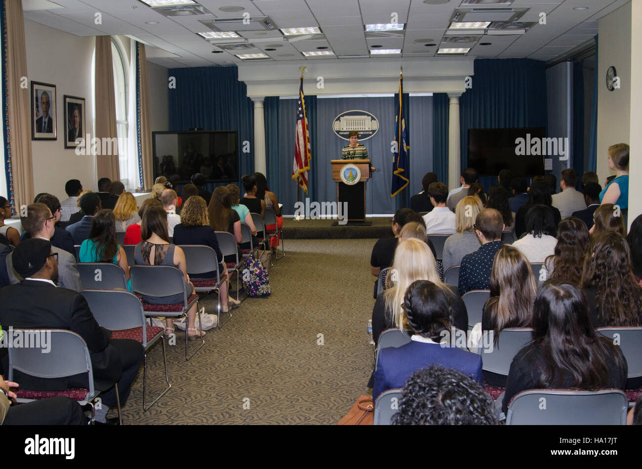 Der Landwirtschaftsminister Tom Vilsack und die stellvertretende Sekretärin Krysta Harden trafen sich mit der National Association of State Department of Agriculture (NASDA), um wichtige Fragen zu erörtern, die die US-Agrarpolitik und die Programme auf nationaler Ebene betreffen. Stockfoto