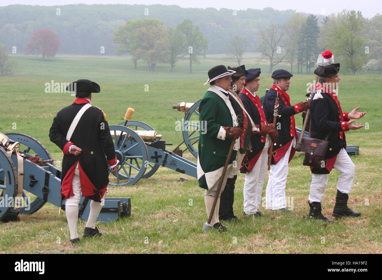Die Cannon Crew im Valley Forge National Historical Park zeigt die historische Nachstellung von Militäroperationen während des Amerikanischen Unabhängigkeitskrieges. Besucher können diese Nachstellungen beobachten, um mehr über Geschichte und militärische Taktiken zu erfahren. Stockfoto