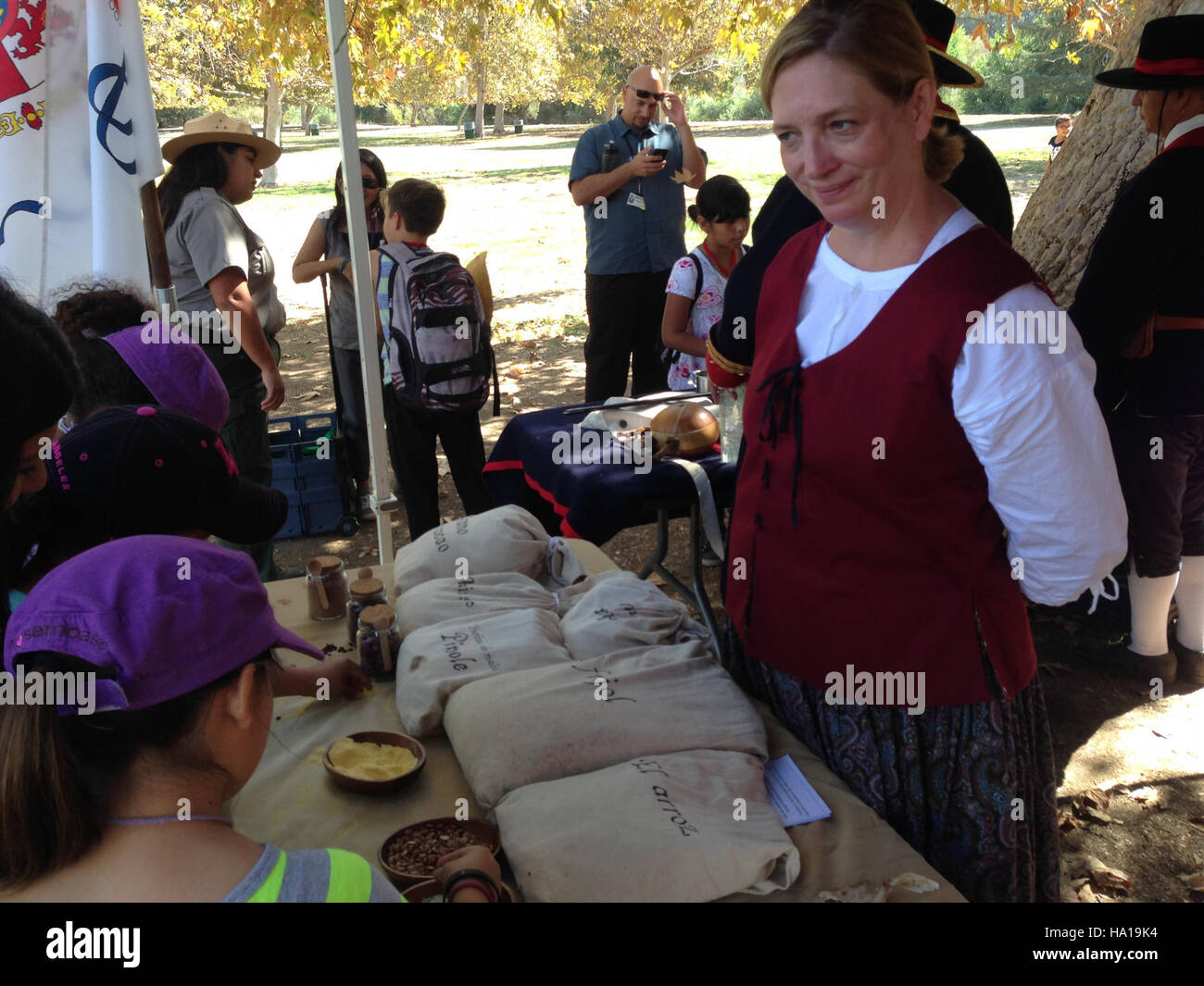 Eine Nachstellung am Anza Trail zeigt historische Artefakte und Gegenstände, die während der frühen US-Expansion verwendet wurden. Er unterstreicht die kulturelle Bedeutung des Weges in der amerikanischen Geschichte und seine Rolle bei der Migration nach Westen. Stockfoto