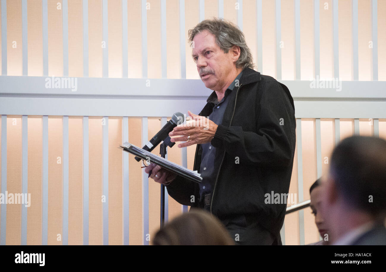 Im Rahmen einer Podiumsdiskussion, eines Workshops und einer Sitzung im Rathaus, die während der Nationalen Bürgerrechtskonferenz 2015 stattfand, wurden Themen wie Titel IX, Titel VI und der Bürgerrechtsakt von 1964 behandelt. Zu den Teilnehmern gehörten Vertreter von Bundes- und Kommunalbehörden, Stammesgruppen, Gemeindeorganisationen, Unternehmen und Hochschulen. Die Veranstaltung betonte Integrität, Integration, Innovation und Bürgerrechte im modernen Amerika. Stockfoto