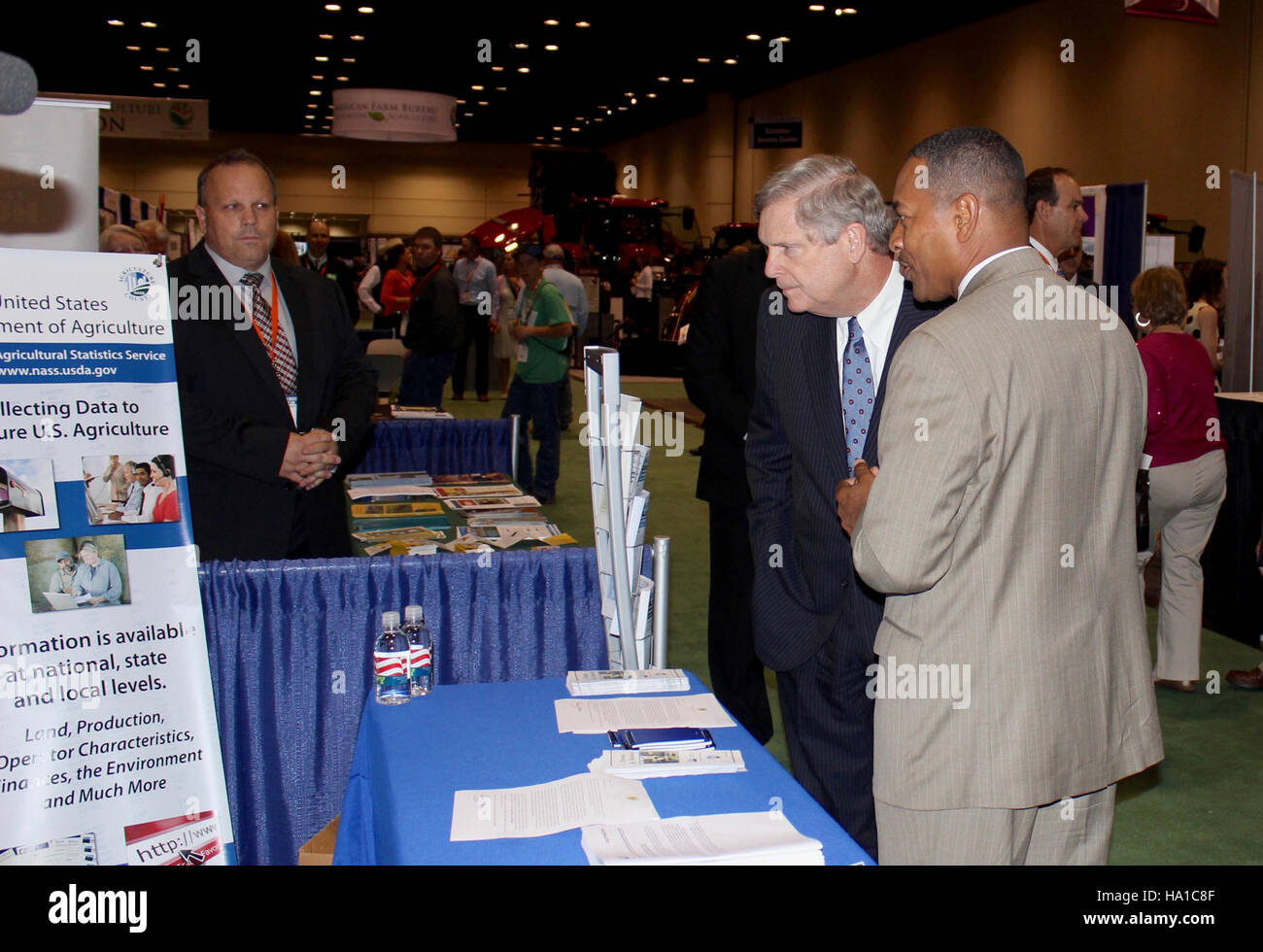 Landwirtschaftsminister Tom Vilsack diskutiert Agrarpolitik auf der Jahrestagung der American Farm Bureau Federation, die sich auf Ernährungssicherheit, landwirtschaftliche Praktiken und ökologische Nachhaltigkeit in den USA konzentriert Stockfoto