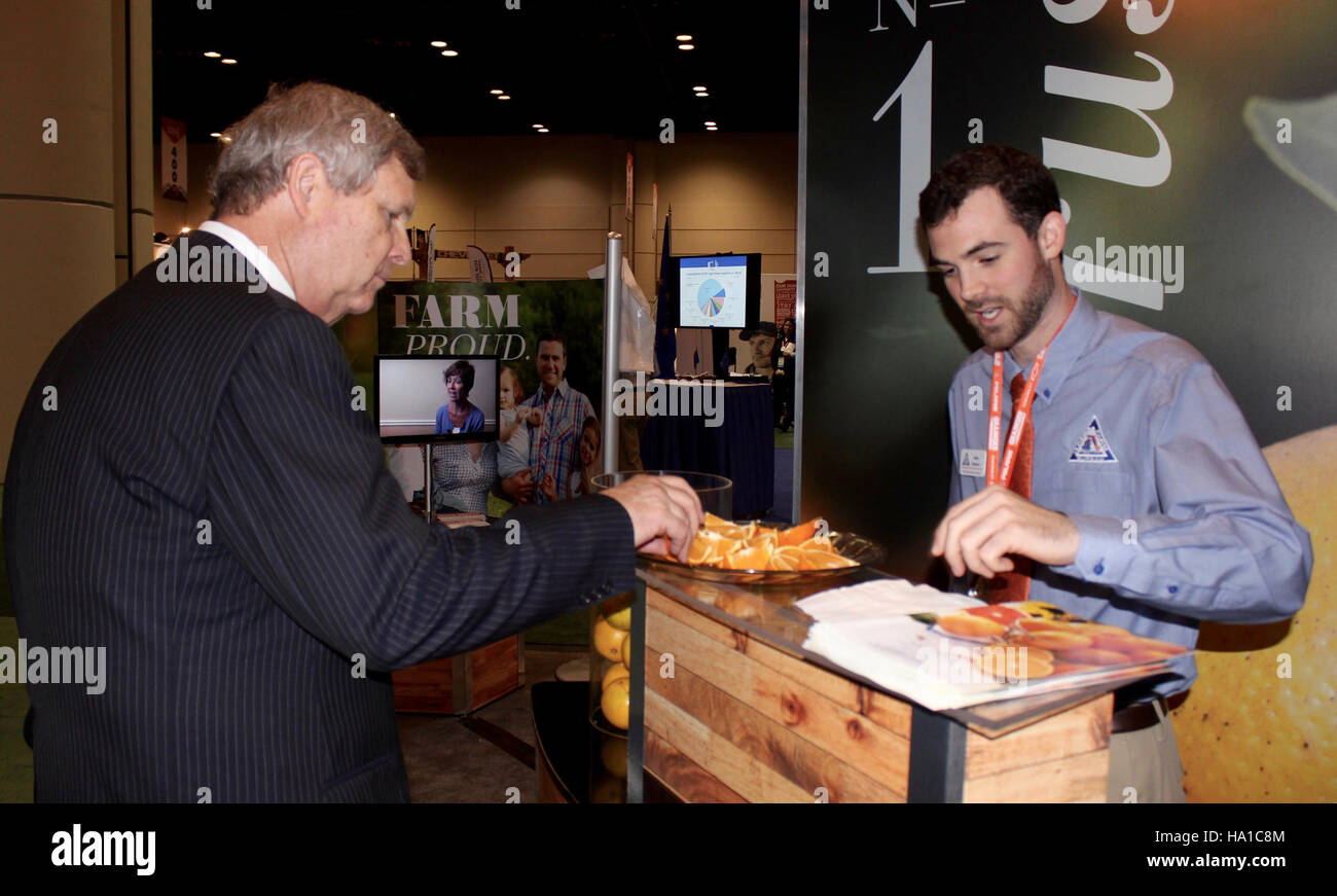 Landwirtschaftsminister Tom Vilsack nahm an der Jahrestagung der American Farm Bureau Federation in Orlando, Florida Teil, um Agrarpolitik und nationale Ernährungssicherheit zu erörtern. Stockfoto