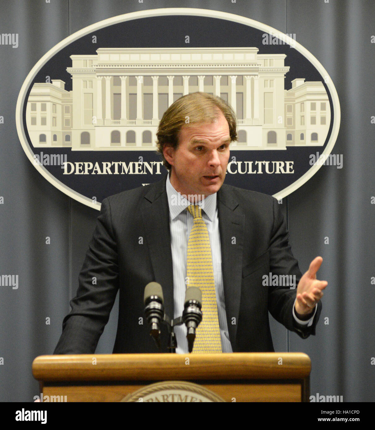 Die Vereinbarung des USDA mit der Rural Community College Alliance unterstützt Initiativen zur Entwicklung des ländlichen Raums, wobei der Schwerpunkt auf der Verbesserung der Bildung und der wirtschaftlichen Chancen in ländlichen Gemeinden in den Vereinigten Staaten liegt. Stockfoto