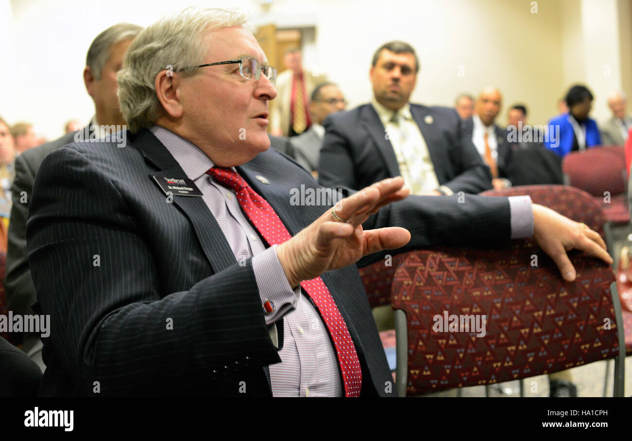 Eine Vereinbarung zwischen dem USDA und der Rural Community College Alliance (RCCA) konzentriert sich auf die Förderung von Initiativen zur Entwicklung des ländlichen Raums, die Verbesserung des Zugangs zu Ressourcen und die Förderung von Bildung und wirtschaftlichen Chancen in ländlichen Gebieten. Stockfoto