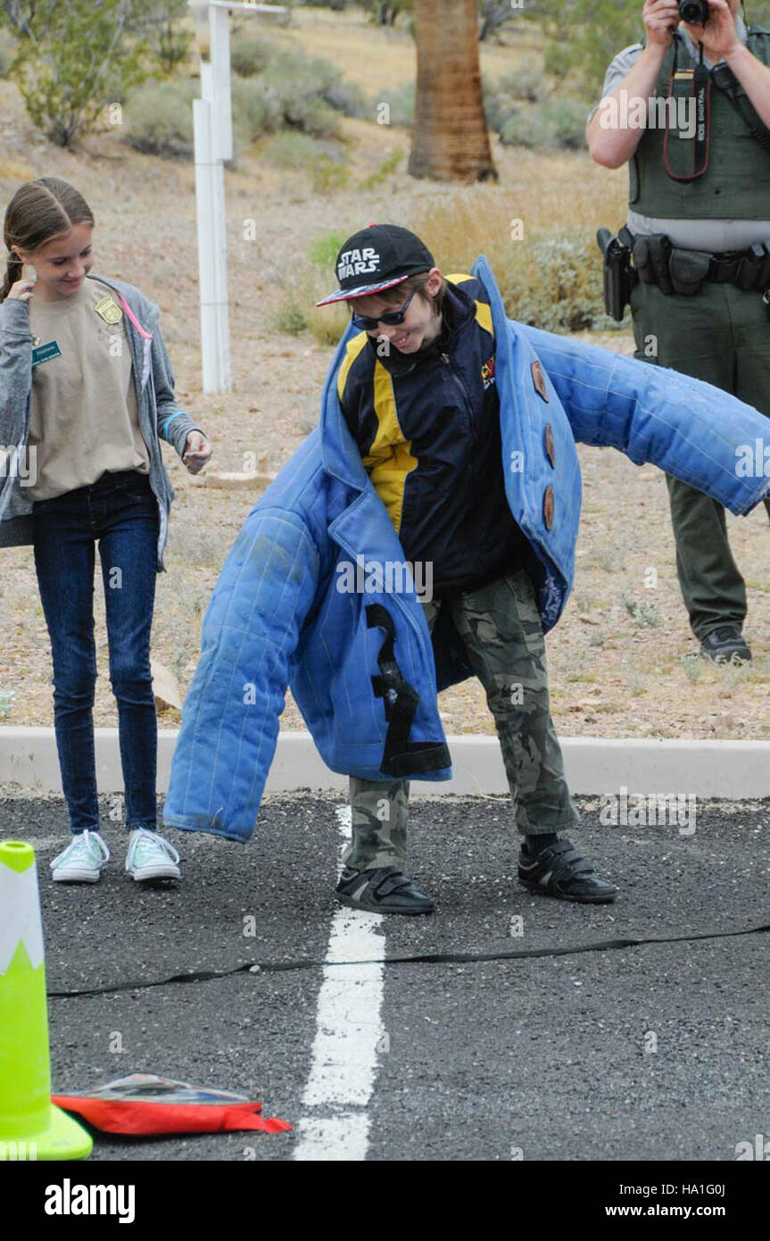Der Junior Scientist Day in der Lake Mead National Recreation Area ermutigt junge Besucher, sich an wissenschaftlichen Aktivitäten zu beteiligen. Die Veranstaltung soll zukünftige Generationen von Umweltverantwortlichen inspirieren und die wissenschaftliche Neugier in der Natur fördern. Stockfoto