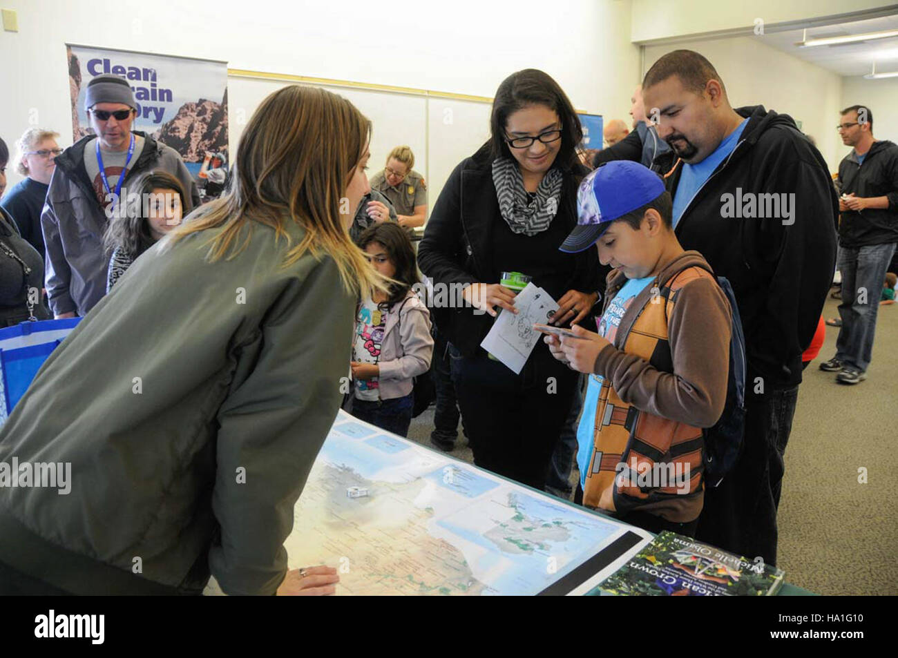 Der Junior Scientist Day im Lake Mead National Recreation Area bringt junge Lernende in umweltwissenschaftliche Aktivitäten ein und fördert das Interesse an Natur, Naturschutz und wissenschaftlicher Forschung in den Ökosystemen des Parks. Stockfoto
