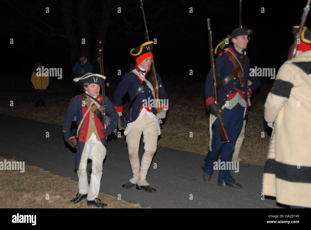 Der Wachwechsel im Valley Forge National Historical Park ist eine Nachstellung des historischen Ereignisses, das das Engagement der Nation für Freiheit und Militärgeschichte symbolisiert. Diese Tradition ist ein wichtiger Aspekt des Besuchererlebnisses des Parks. Stockfoto