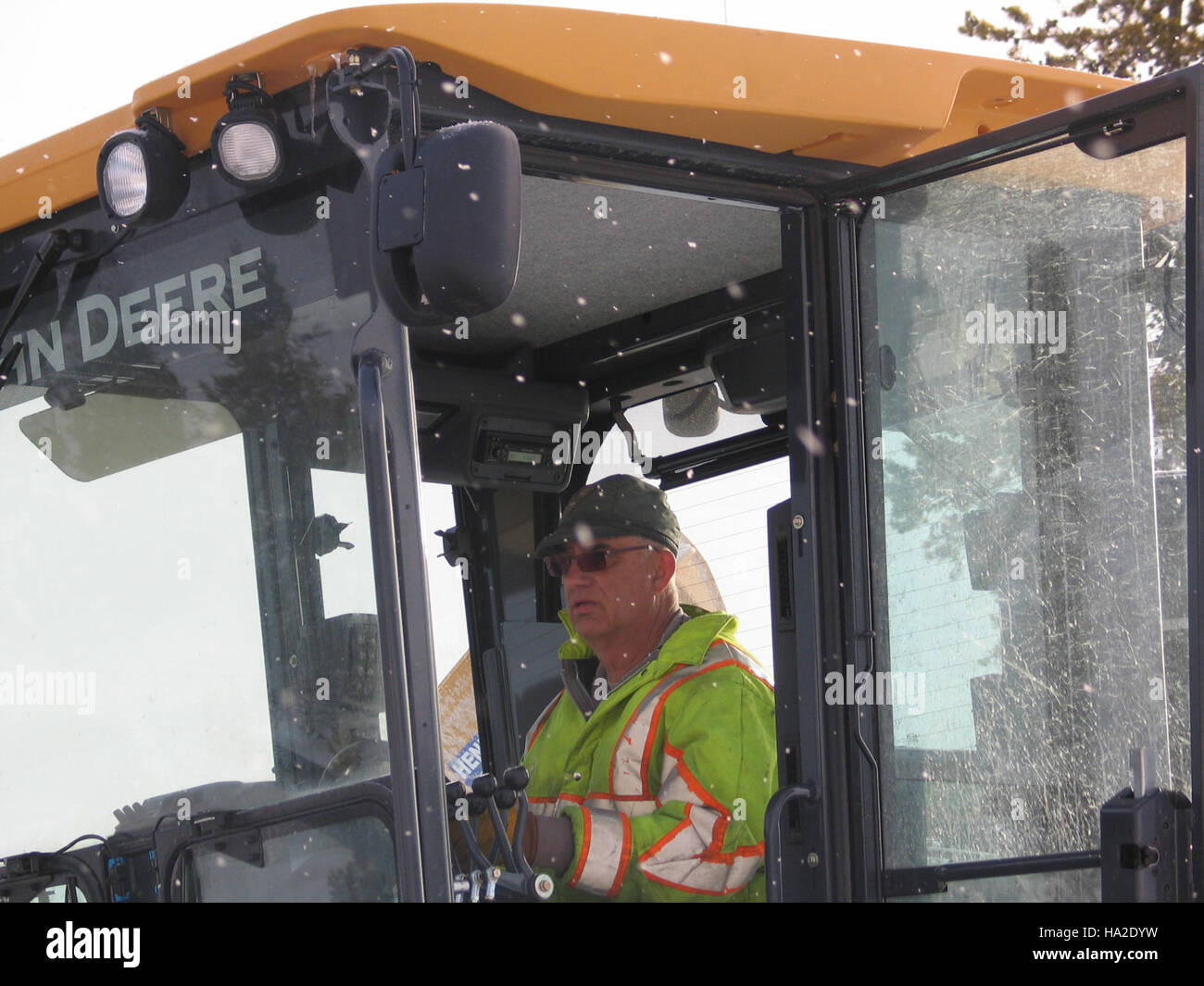 Der Yellowstone-Nationalpark, bekannt für seine geothermischen Eigenschaften und die vielfältige Tierwelt, ist der erste Nationalpark in den USA und bietet atemberaubende Ausblicke, Wanderwege und lehrreiche Möglichkeiten, die sich auf Naturschutz und Naturgeschichte konzentrieren. Stockfoto