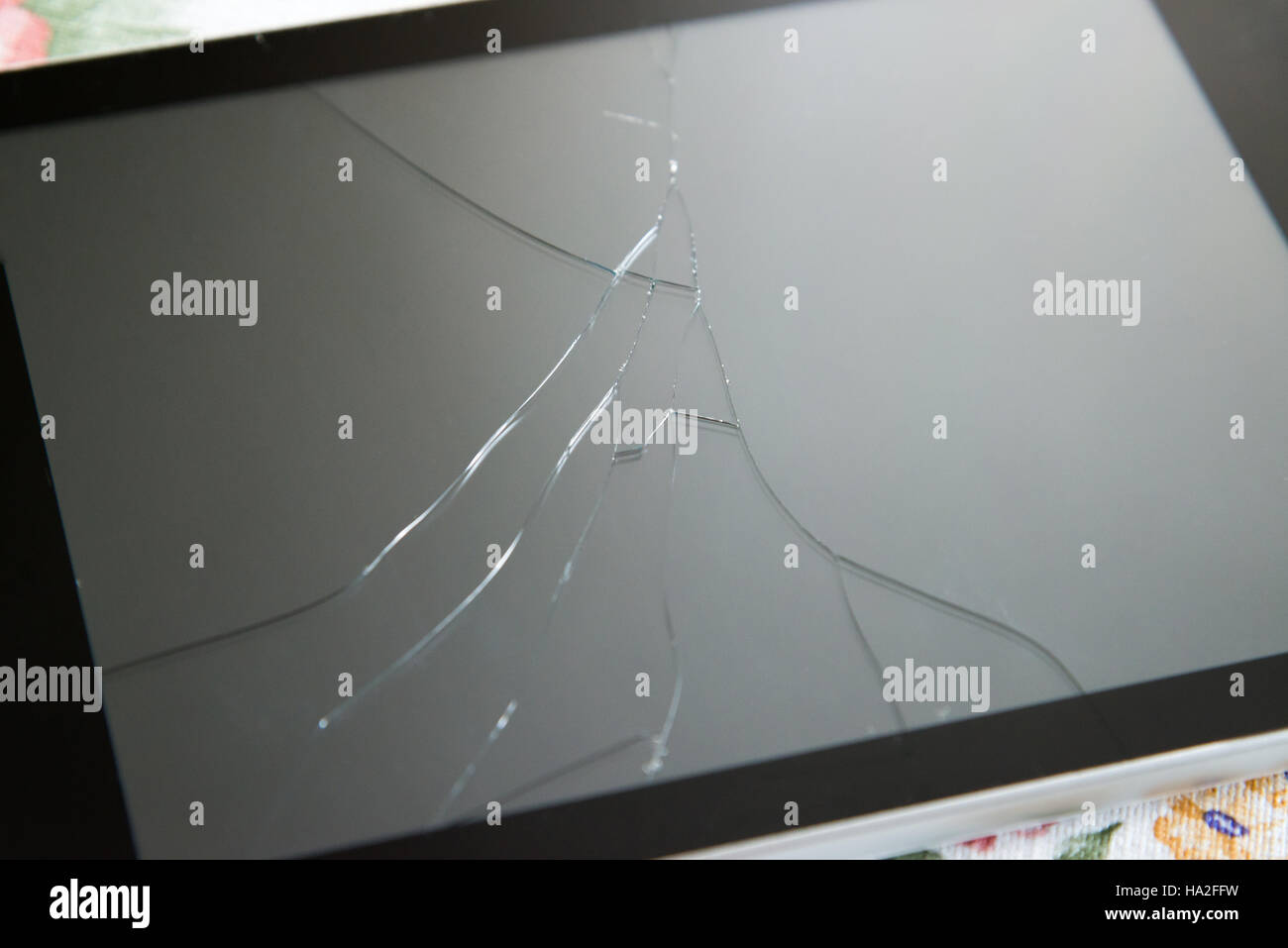 Tablet-PC mit einem gebrochenen Bildschirm Stockfoto