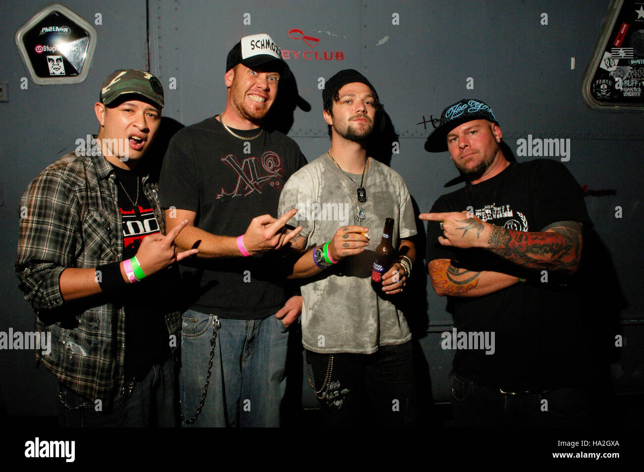 (L-R) Dan Freeman, Cale Storer, Bam Margera, Mark Spinks backstage Porträt im Key Club in Hollywood, CA Stockfoto