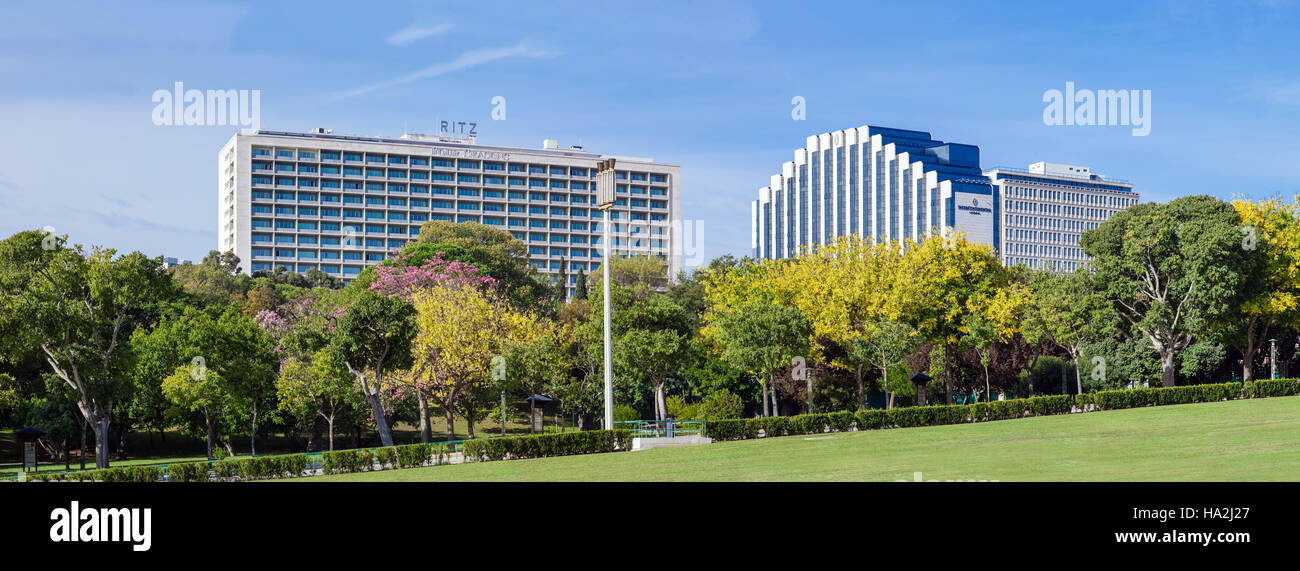 Vier Jahreszeiten Ritz (links) und (rechts) Intercontinental Hotels. Zwei fünf-Sterne-Hotels befindet sich neben den berühmten Park Eduardo VII. Stockfoto