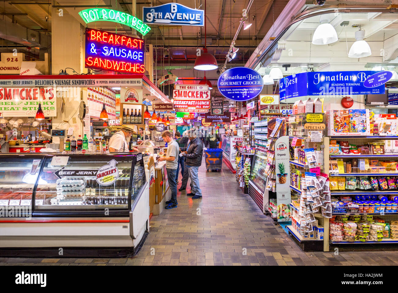 Kreditoren und Debitoren in Reading Terminal Market in Philadelphia, Pennsylvania, USA. Stockfoto