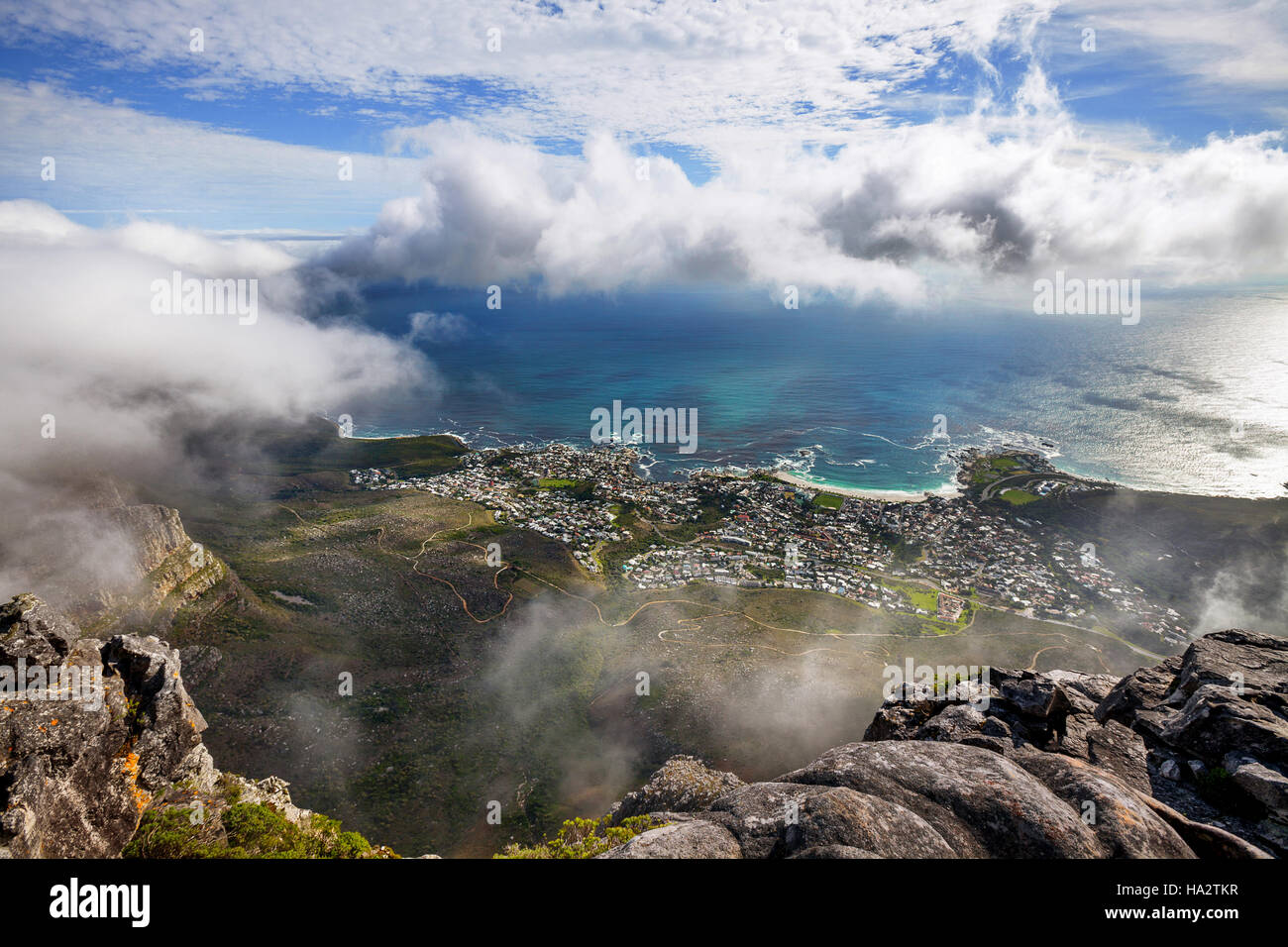 Luftaufnahme der Stadt und Tafelbucht vom Tafelberg, Kapstadt, Südafrika Stockfoto