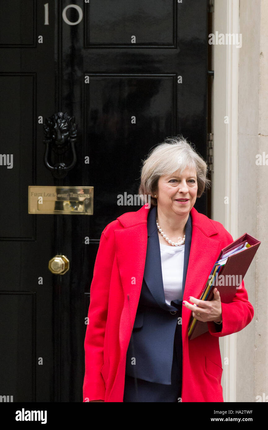 Theresa May, der britische Premierminister verlassen 10 Downing Street, London, Großbritannien Stockfoto