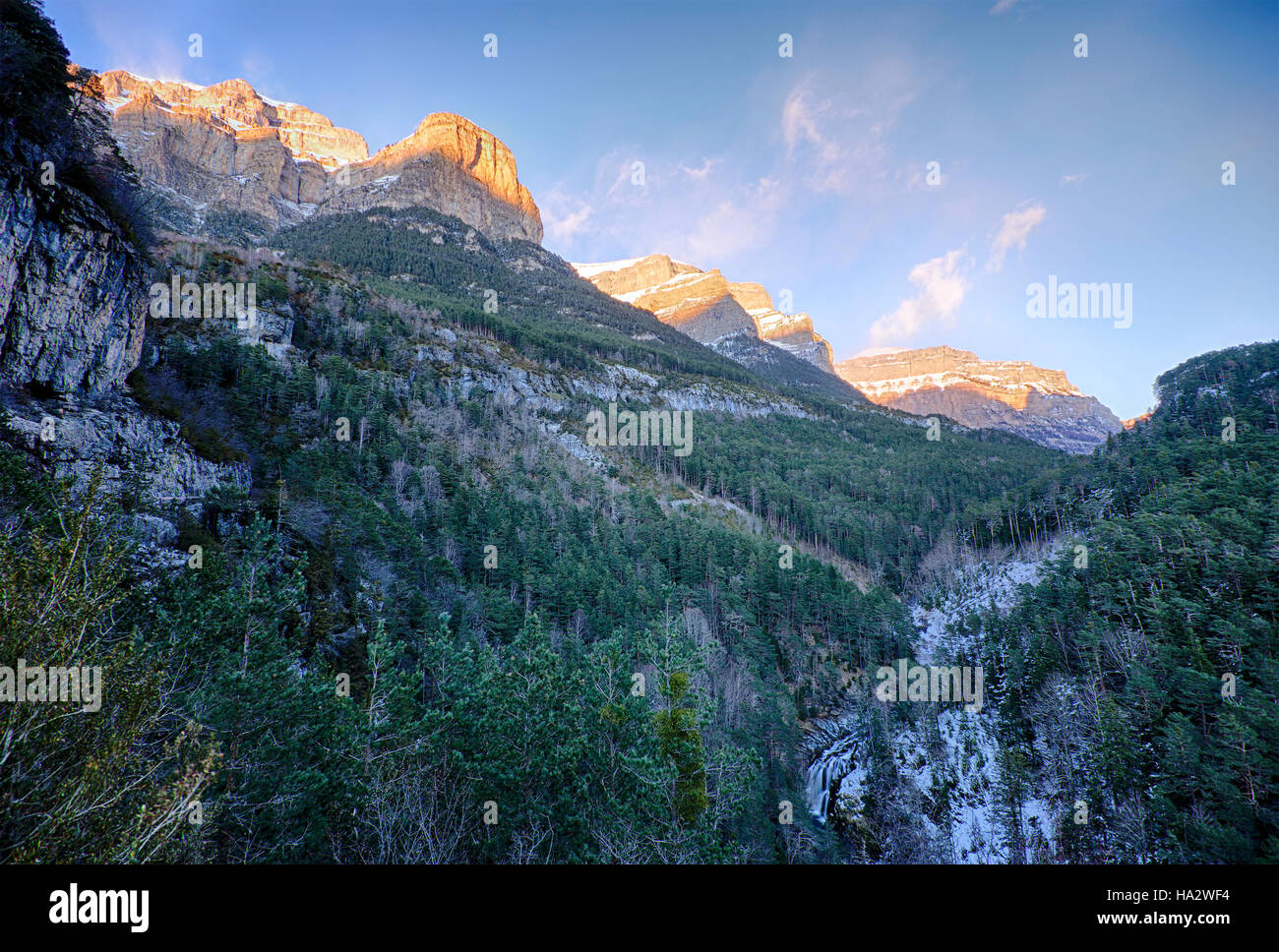 Berggipfel im Abendlicht, Ordesa y Monte Perido National Park, Spanien Stockfoto