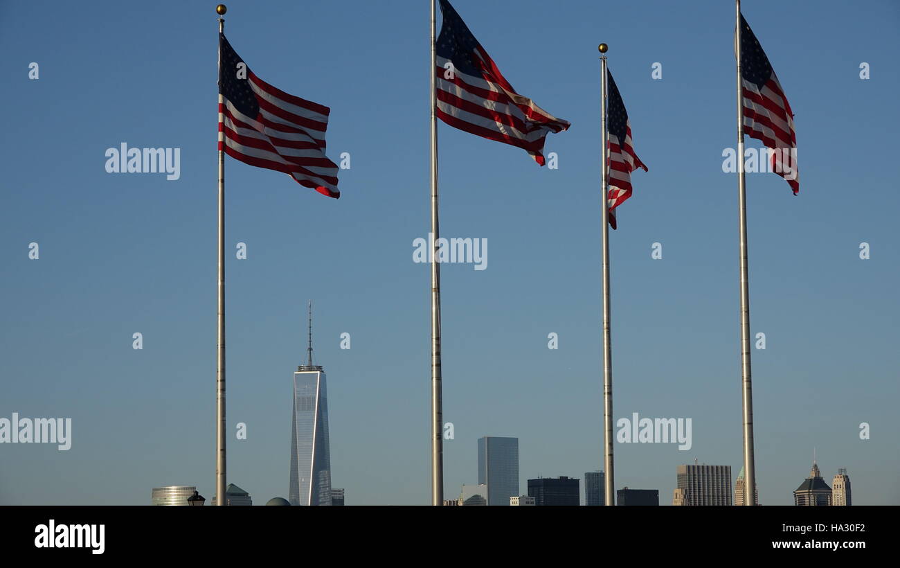 Uns die Fahnen und Freedom Tower Stockfoto