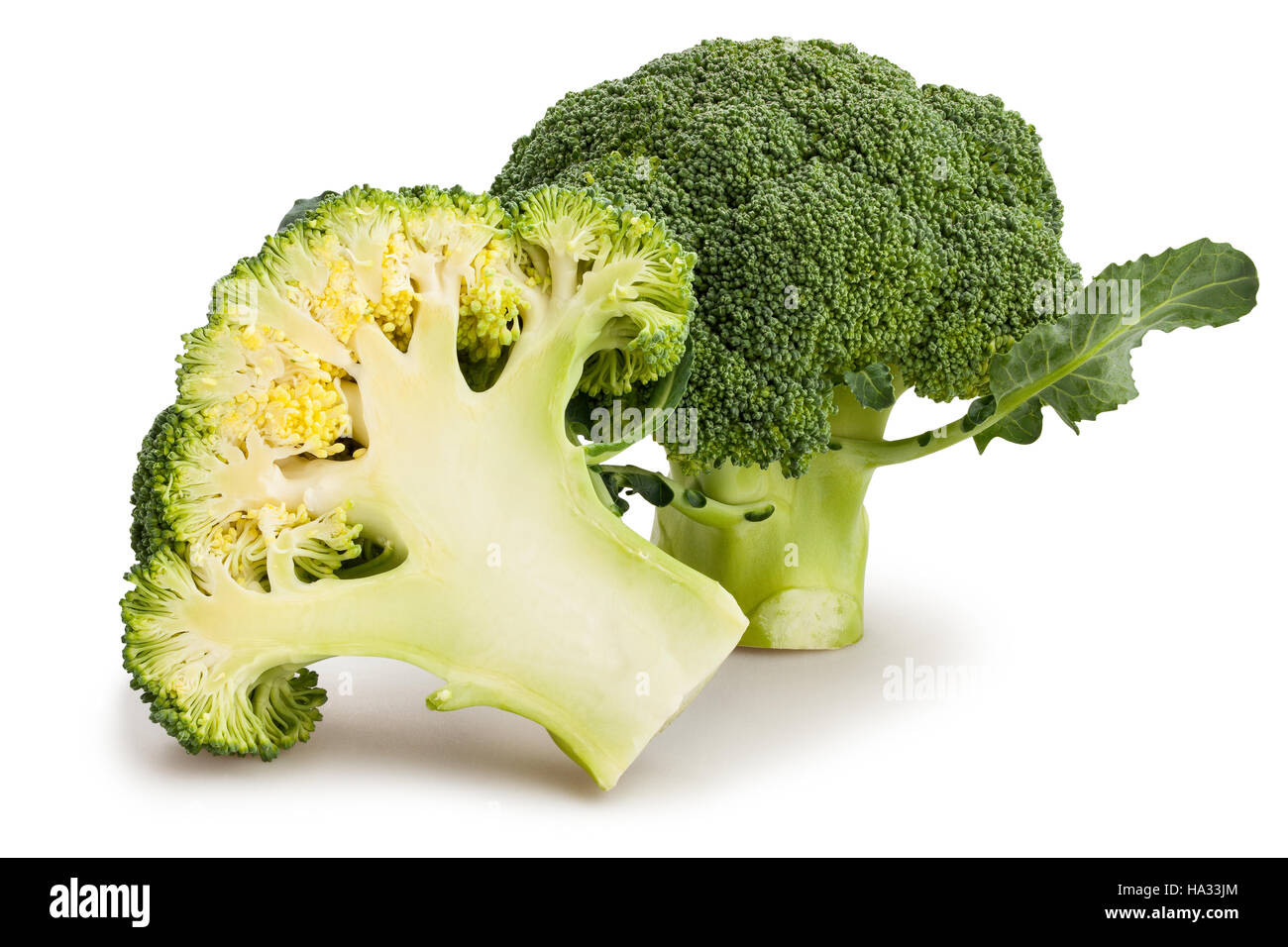 in Scheiben geschnittenen Brokkoli isoliert Stockfoto