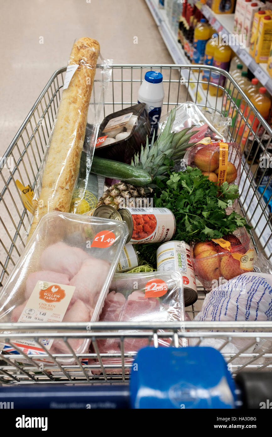 Supermarkt-Einkaufswagen, UK Stockfoto