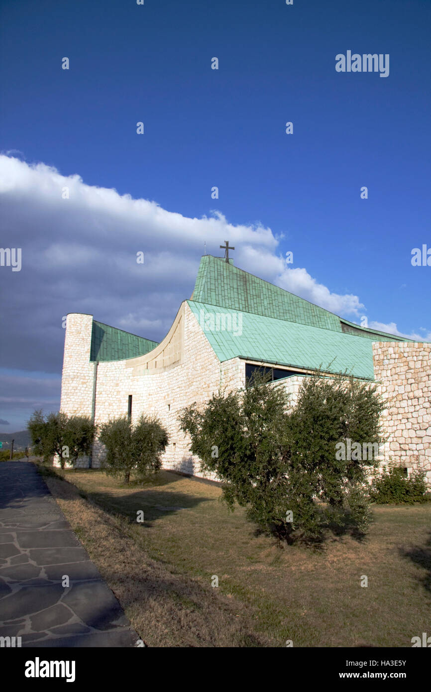 Kirche auf der Autobahn, "Chiesa sull'autostrada" San Giovanni Battista, erbaut zwischen 1960-1963 Stockfoto