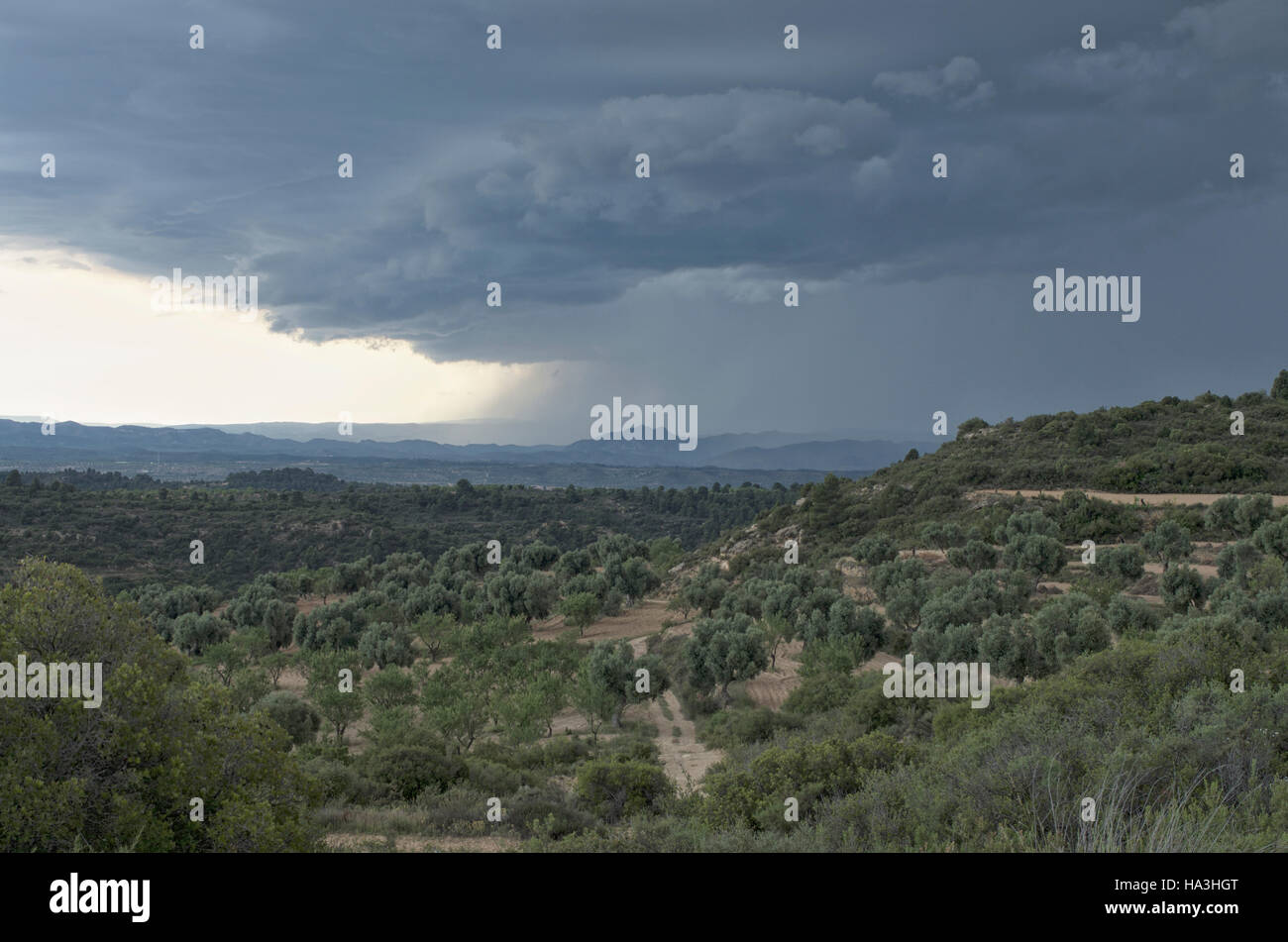 Sturmwolken sammeln, Provinz Saragossa, Spanien Stockfoto