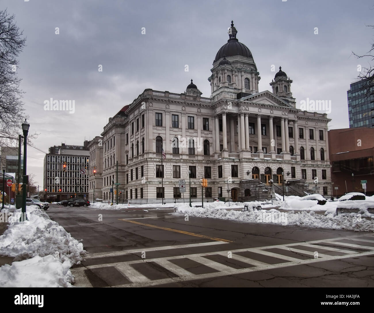 Syracuse, New York, USA. November 24,2016. Ansicht von Columbus Circle und der Onondaga County Courthouse am Thanksgiving Day, 2016 Stockfoto