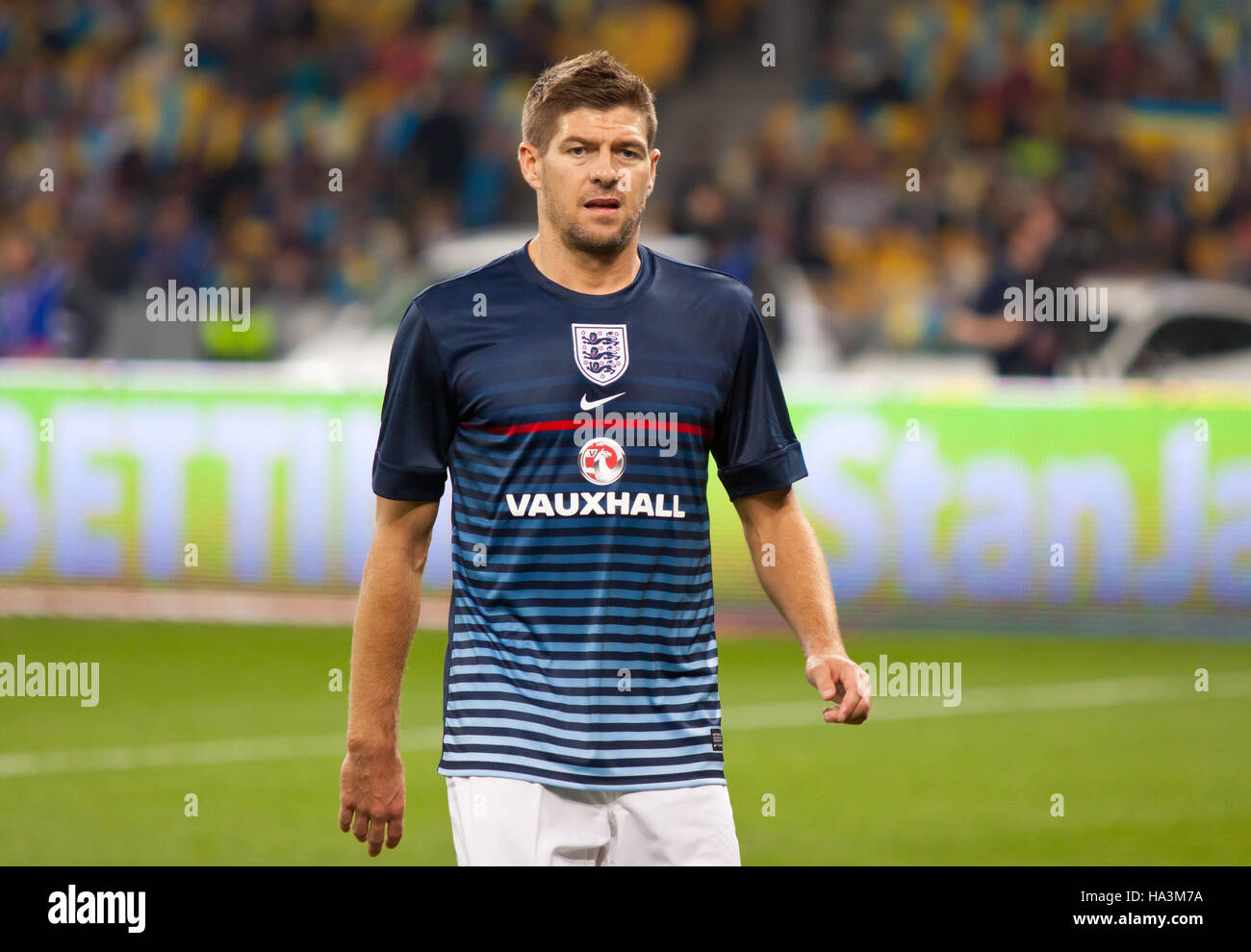 Kiew, UKRAINE - 10. September 2013: Steven Gerrard Englands geht auf während der Trainingseinheit vor der FIFA WM 2014 Qualifikation Spiel gegen Kazakhistan Stockfoto