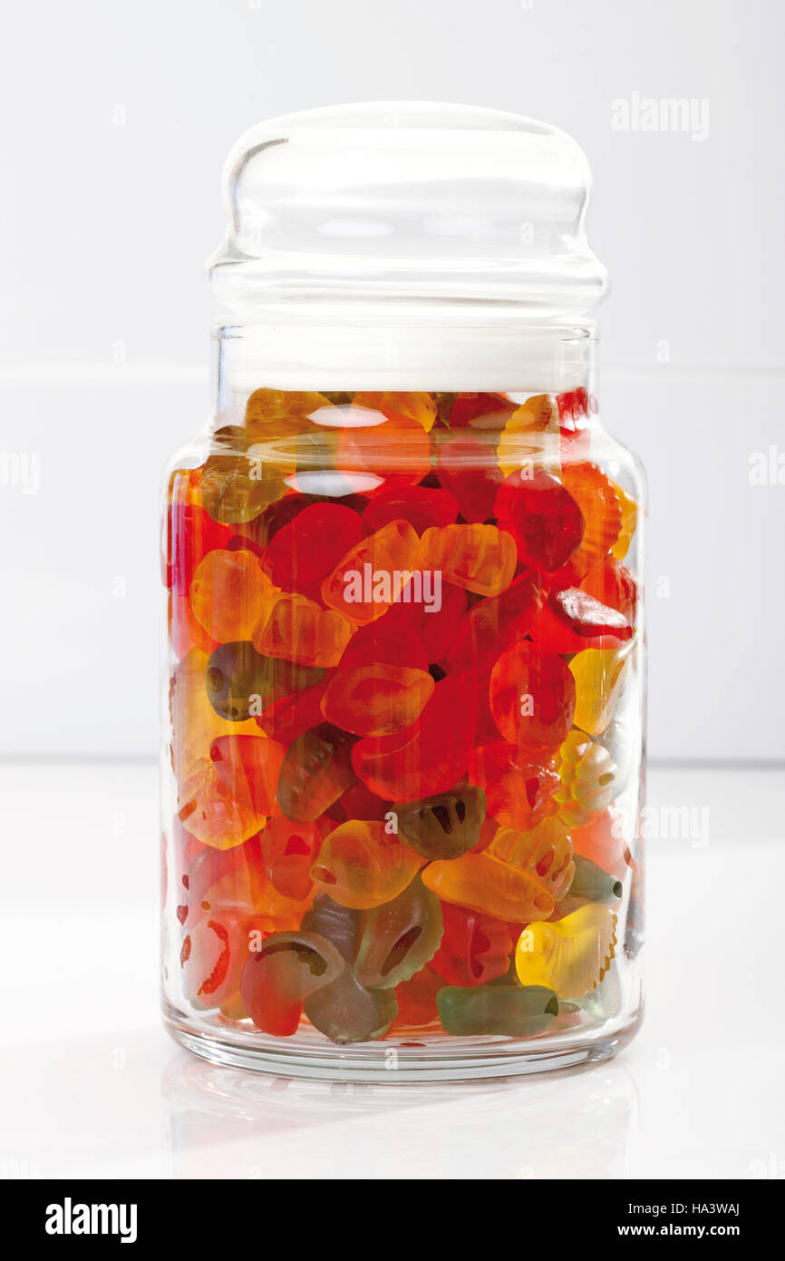 Gummibärchen in einem Glas Stockfotografie - Alamy