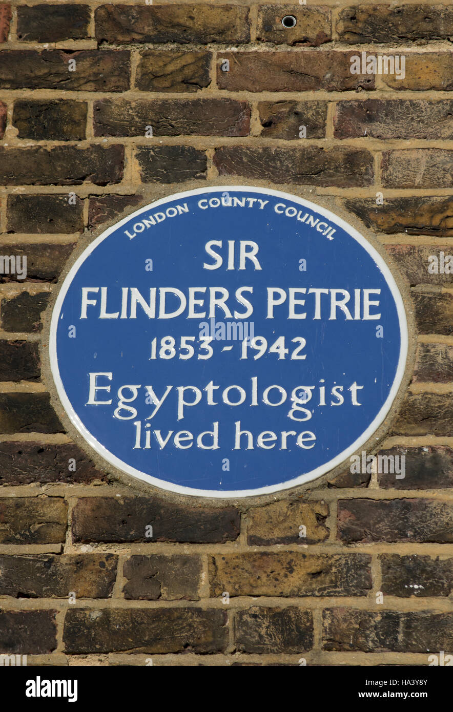 London County Council blaue Plakette kennzeichnen ein Zuhause der Ägyptologe Sir Flinders Petrie, Hampstead, London, England Stockfoto