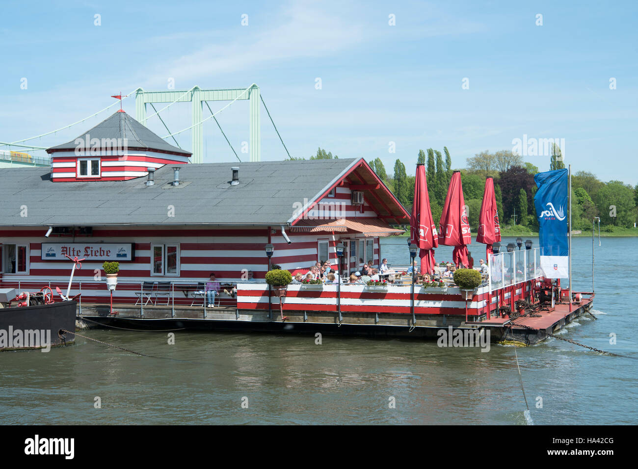 Deutschland, Köln, Rodenkirchen, Restaurantboot Alte Liebe Stockfoto
