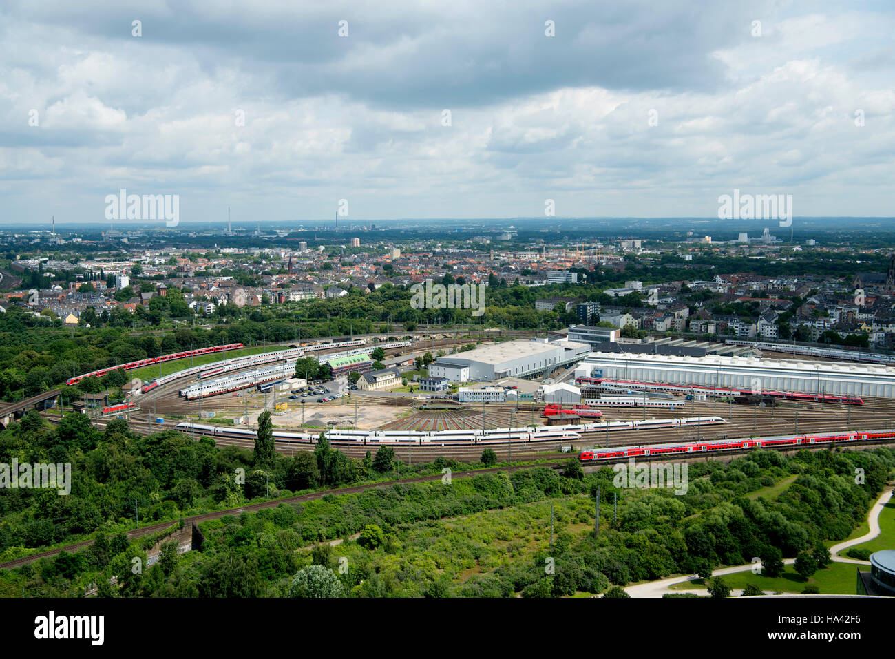Deutschland, Köln, Blick Vom Media-Turm Auf Das Bahngelände Stockfoto