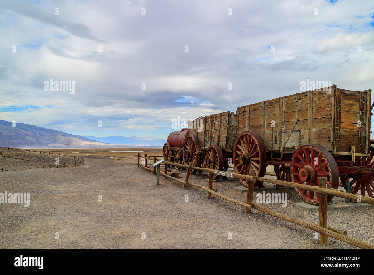 Das alte Wasser Tank Auto bei Harmony Borax Works des Death Valley National Park Stockfoto