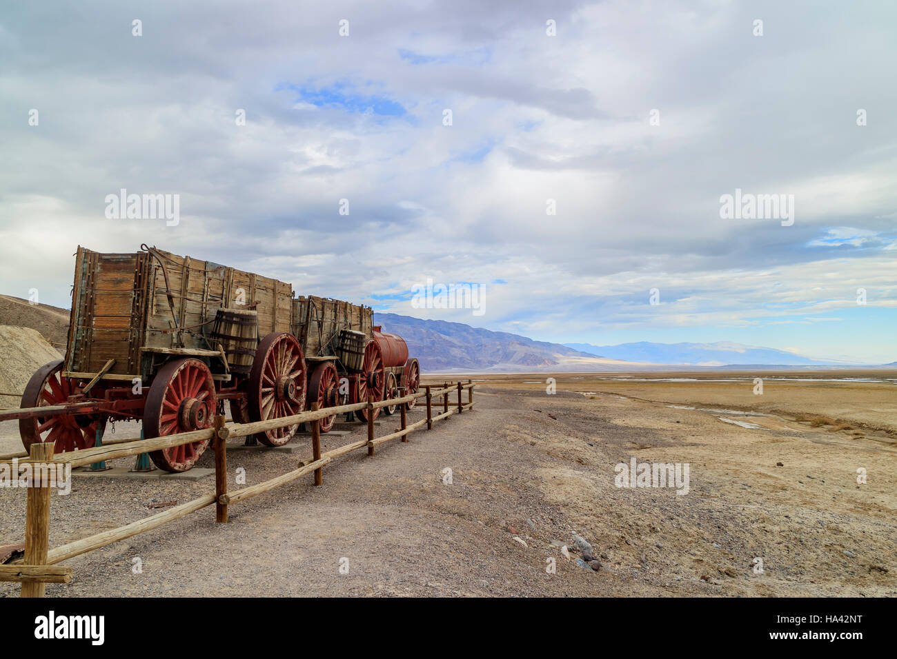 Das alte Wasser Tank Auto bei Harmony Borax Works des Death Valley National Park Stockfoto