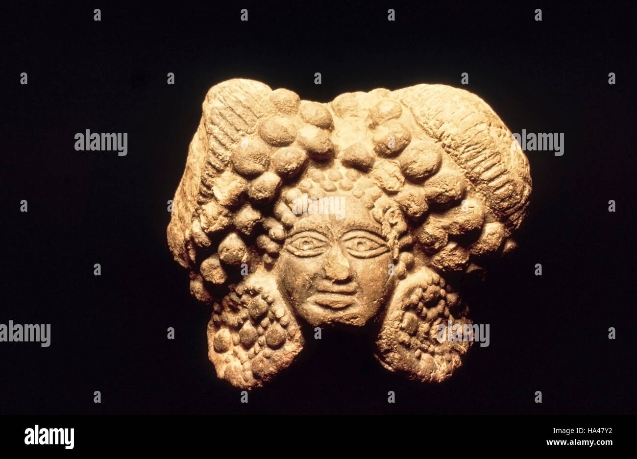 Ter (Osmanabad) Maharashtra. Weiblicher Kopf, stark verzierten Sunga Periode. Stockfoto
