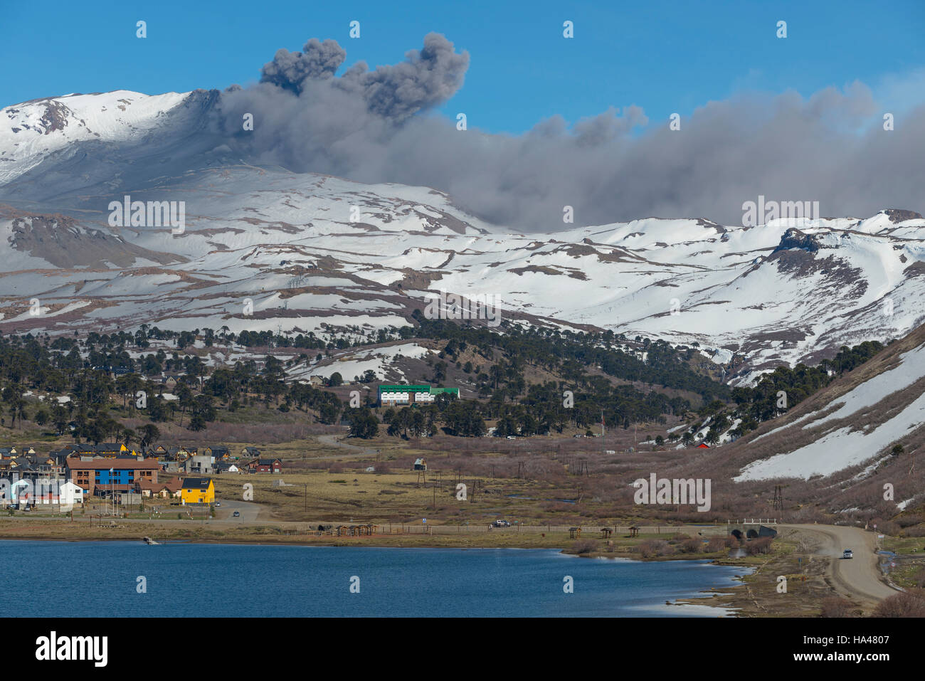 Vulkan Copahue / Volcán Copahue Stockfoto