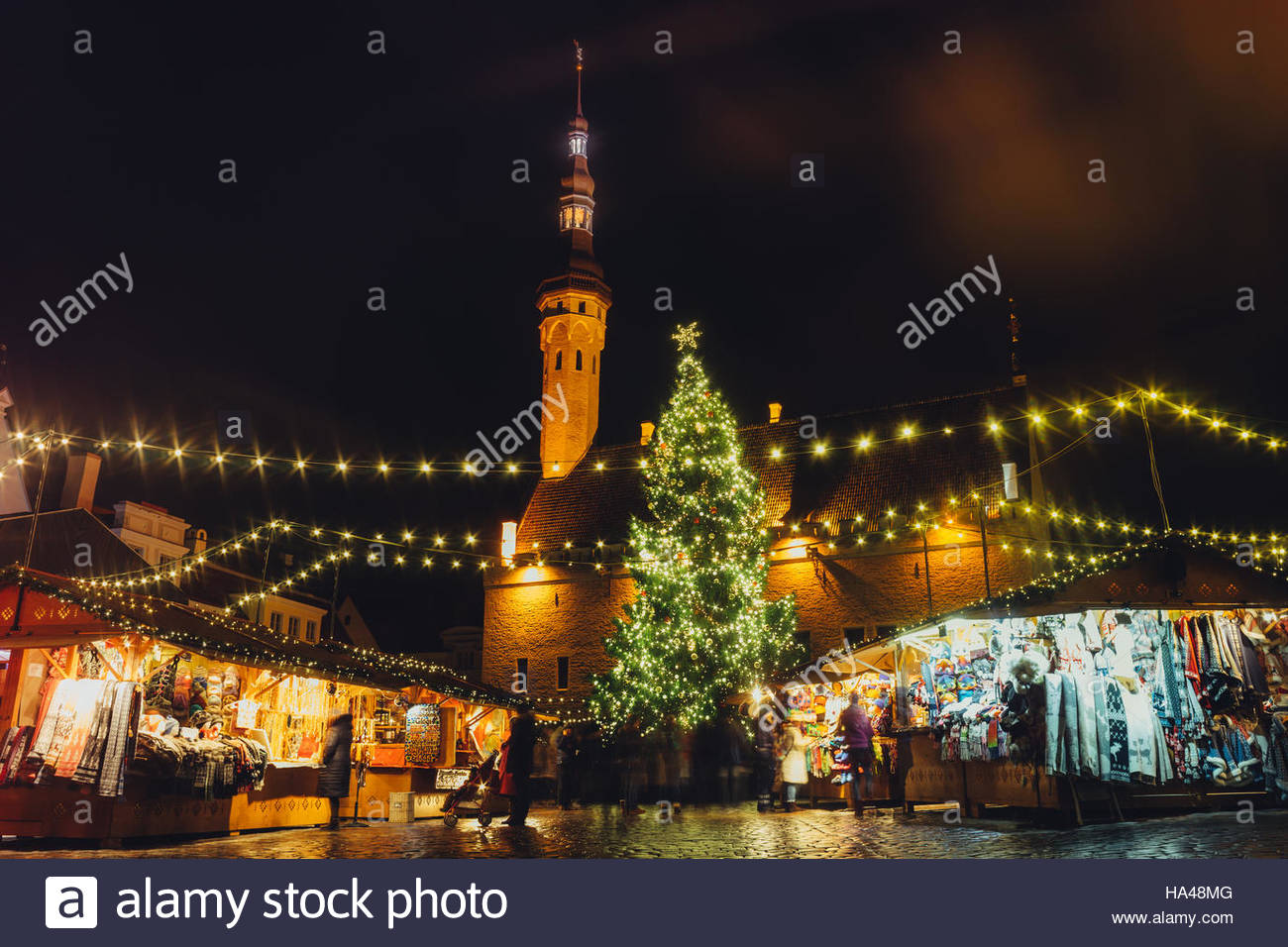 Traditionelle Winterurlaub Markt in der Altstadt von Tallinn Stockfoto