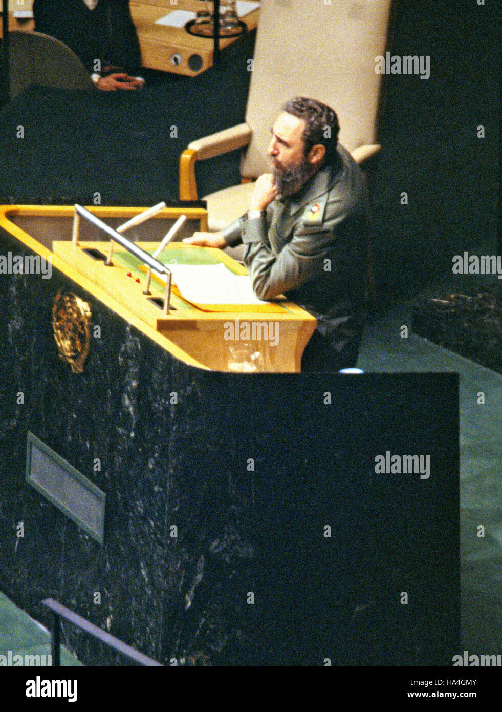Präsident Fidel Castro Kuba befasst sich die Generalversammlung der Vereinten Nationen in New York City am 15. Oktober 1979. Castros Rede erörtert die Unterschiede zwischen den World·s reichen und die Armen der Welt.  -KEIN Draht-SERVICE-Foto: Arnie Sachs/Consolidated/dpa Stockfoto