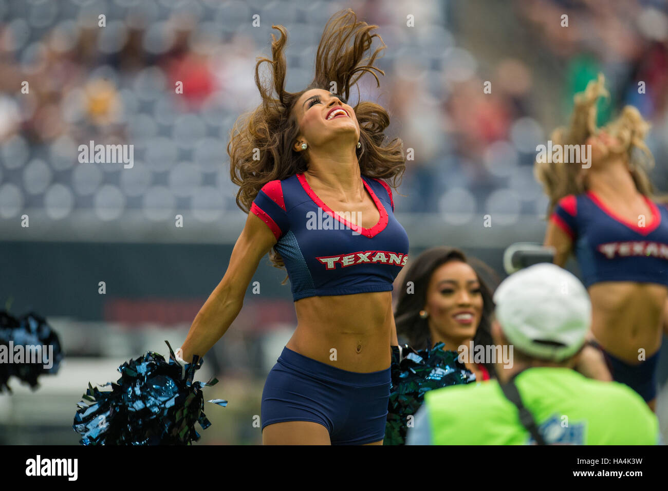 Houston, Texas, USA. 27. November 2016. Die Houston Texans Cheerleader führen vor der NFL-Spiel zwischen den Houston Texans und die San Diego Chargers NRG-Stadion in Houston, TX am 27. November 2016. Die Ladegeräte gewann das Spiel 21-13. Bildnachweis: Trask Smith/ZUMA Draht/Alamy Live-Nachrichten Stockfoto