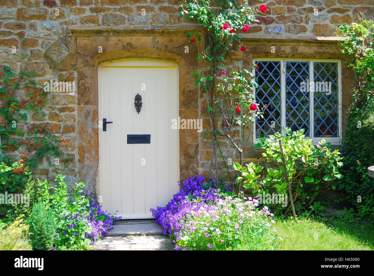 Cotswolds Stein Hütte Tür, große Tew, Oxfordshire, England, Vereinigtes Königreich Stockfoto